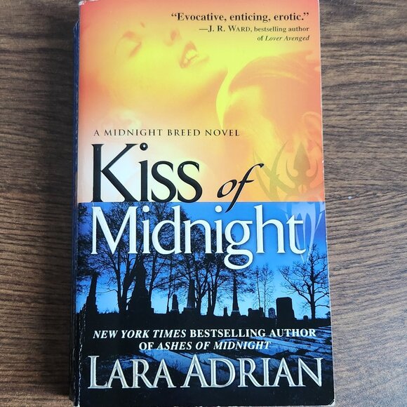 Lara Adrian Kiss of Midnight Novel First in the Series Midnight Breed - Picture 1 of 2